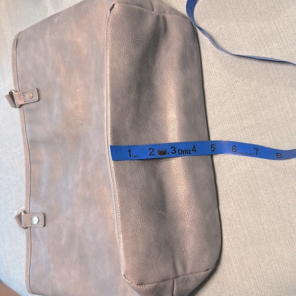 Thirty-One shoulder bag, zipper pouch, and coin purse - Picture 3 of 16